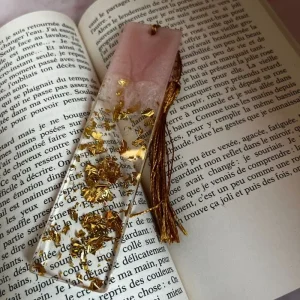 marque page rose et dorée en résine époxy