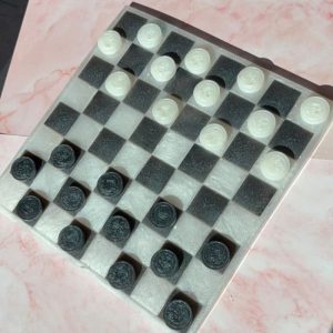 Damier blanc et noir en résine époxy