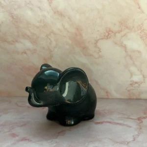 éléphant noir en résine époxy