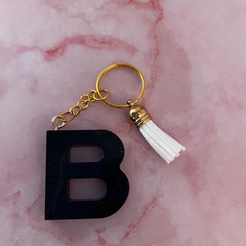 porte clé B noir en résine époxy