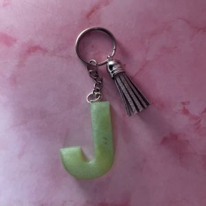 PORTE CLE J VERT EN RESINE EPOXY