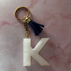 PORTE CLE K BLANC EN RESINE EPOXY