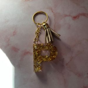 PORTE CLE P DORE EN RESINE EPOXY