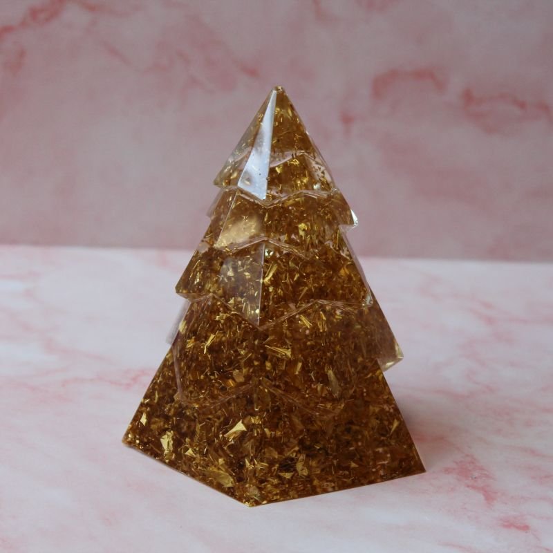 Sapin doré en résine époxy