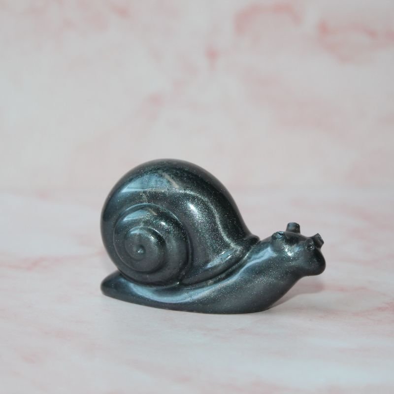 escargot noir en résine époxy