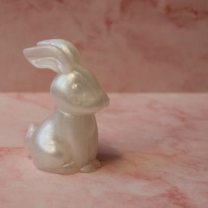 lapin blanc en résine époxy