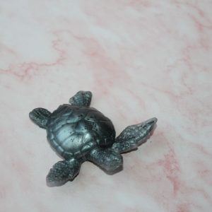 tortue gris en résine époxy